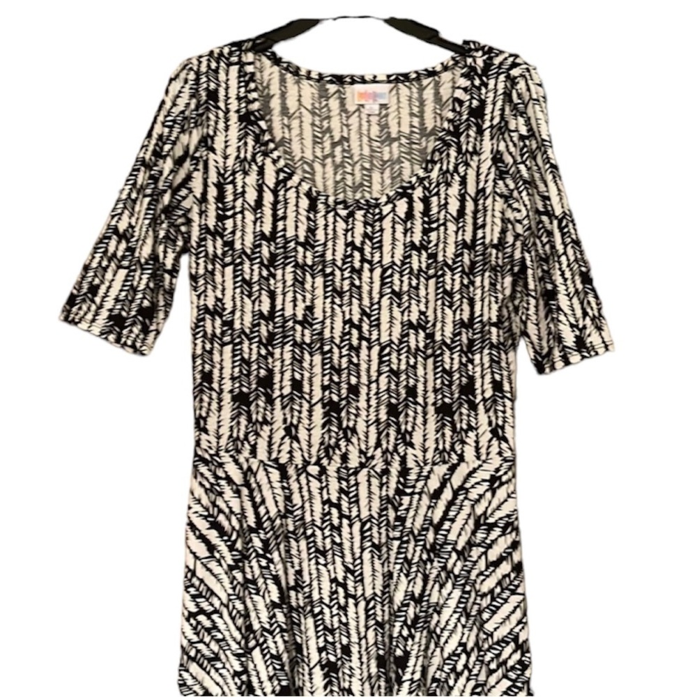 Lula Roe L Black and White Dress  3/4 sleeve